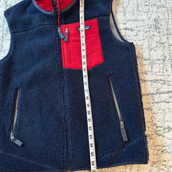 Patagonia M’s Synchilla Vest - men’s medium, navy with red collar and pocket. - Picture 3 of 4